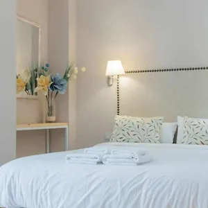 https://obispo-espectacular-apartamento-junto-a-la-catedral-de-malaga.1costadelsol.com